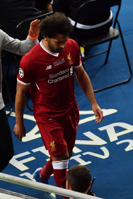 Salah rơi nước mắt khi rời sân sớm ở chung kết Champions League